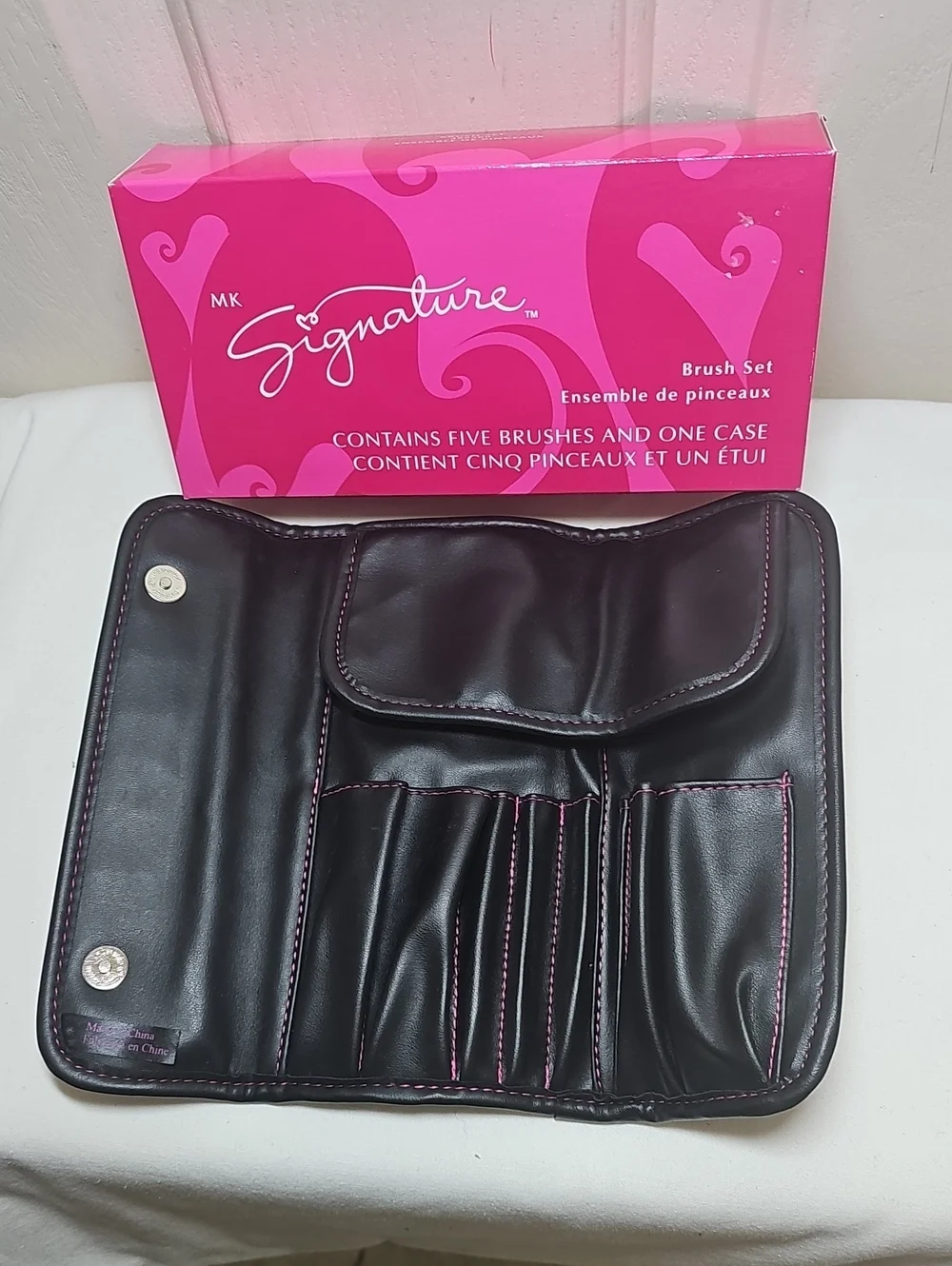 Mary Kay Signature Pink & Silver 5-Piece Makeup Brush Set with Case